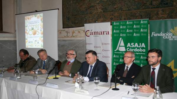 Autoridades durante la inauguración Autoridades durante la inauguración