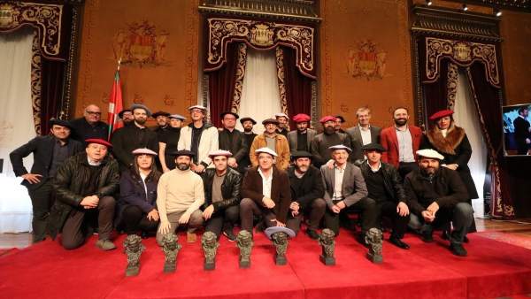 Recibimiento al equipo de la película 'Handia' Recibimiento al equipo de la película 'Handia'