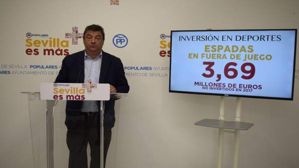 Ignacio Flores en rueda de prensa Ignacio Flores en rueda de prensa