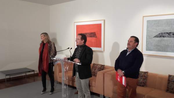 Pedro Hojas con Pilar del Olmo a su derecha Pedro Hojas con Pilar del Olmo a su derecha