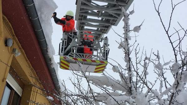 Retirada de viseras de nieve en Reinosa Retirada de viseras de nieve en Reinosa
