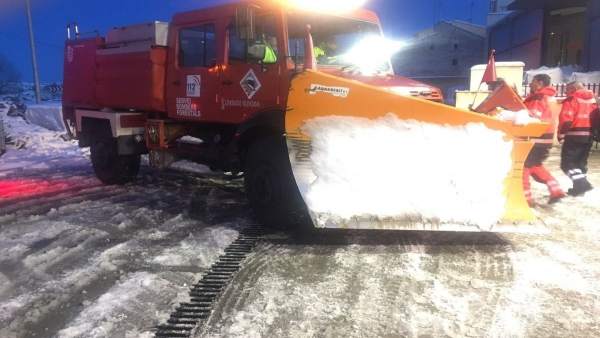 Cinc carreteres segueixen tallades per la neu a Castelló i el problema d'aquest dimecres serà el gel Cinc carreteres segueixen tallades per la neu a Castelló i el problema d'aquest dimecres serà el gel