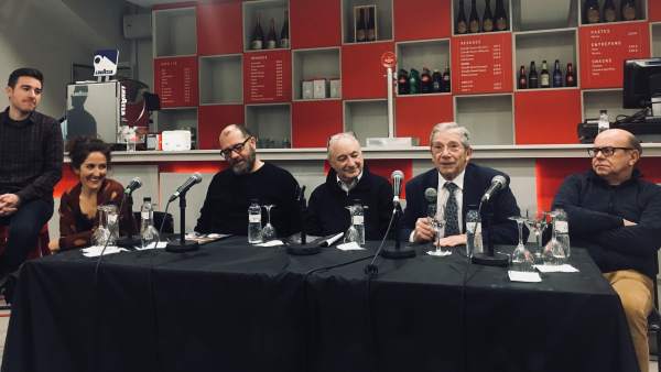 Director y actores de la obra "El fantasma de Canterville" en la rueda de prensa de este martes. Director y actores de la obra "El fantasma de Canterville" en la rueda de prensa de este martes.