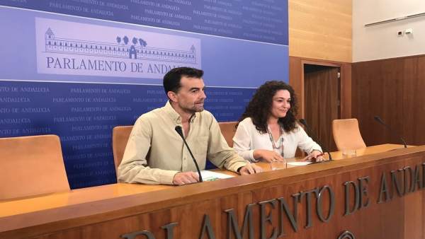 Antonio Maíllo e Inmaculada Nieto en rueda de prensa Antonio Maíllo e Inmaculada Nieto en rueda de prensa