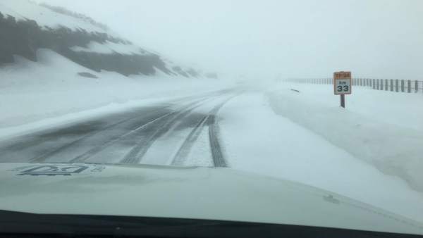 Hielo en la calzada en los accesos al Teide Hielo en la calzada en los accesos al Teide