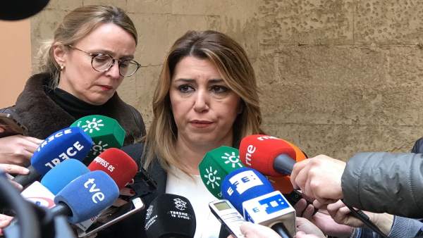 La presidenta de la Junta, Susana Díaz, atiende a los medios. La presidenta de la Junta, Susana Díaz, atiende a los medios.