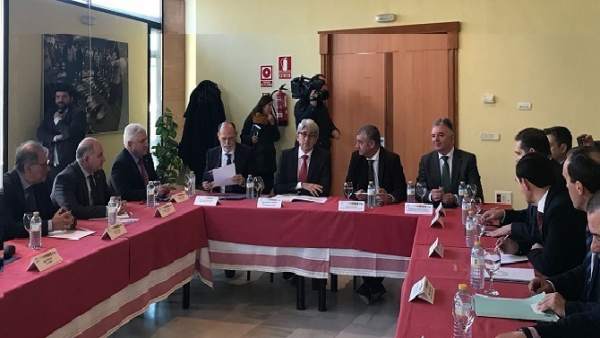 Reunión de la Junta con la Aiqbe. Reunión de la Junta con la Aiqbe.
