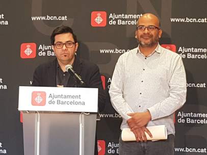 El teniente de alcalde Gerardo Pisarello y el comisionado Miquel Àngel Essomba.