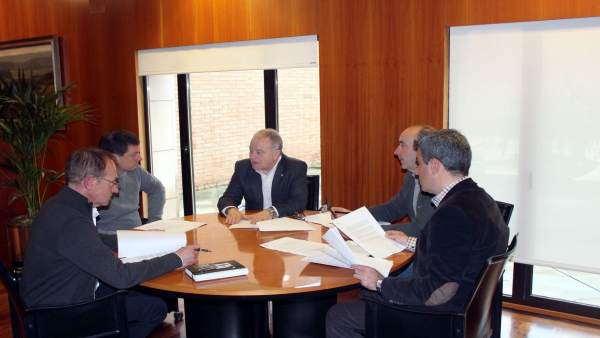 El presidente de la DPH reunido con los portavoces del resto de grupos El presidente de la DPH reunido con los portavoces del resto de grupos
