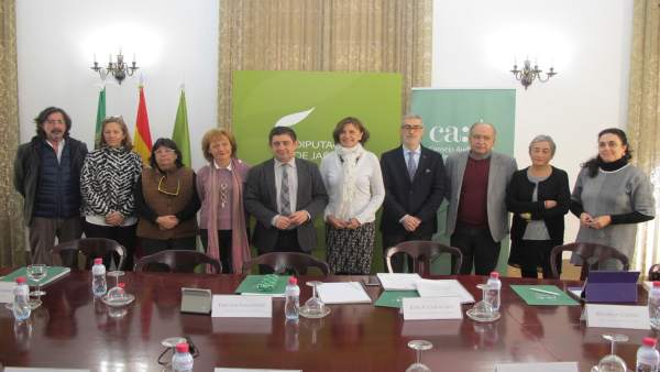 Reyes con los integrantes del Consejo Audiovisual de Andalucía. Reyes con los integrantes del Consejo Audiovisual de Andalucía.