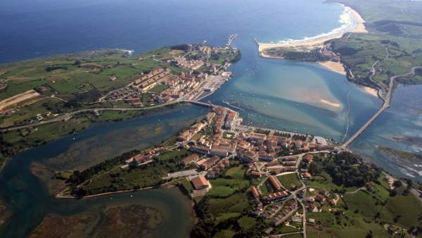 Vista aérea de San Vicente de la Barquera Vista aérea de San Vicente de la Barquera