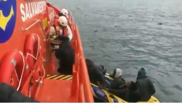 Salvamento Marítimo rescata a seis migrantes Salvamento Marítimo rescata a seis migrantes