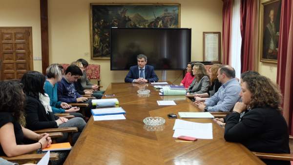 Nota. El Alcalde De Guadalajara Se Reúne En El Ayuntamiento Con Los Vecinos Desa Nota. El Alcalde De Guadalajara Se Reúne En El Ayuntamiento Con Los Vecinos Desa