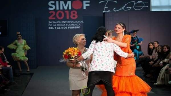 La Fundación Cajasol facilita un microcrédito a una empresa de moda flamenca. La Fundación Cajasol facilita un microcrédito a una empresa de moda flamenca.