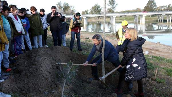 El delegado territorial de Medio Ambiente y la alcaldesa de Jerez El delegado territorial de Medio Ambiente y la alcaldesa de Jerez