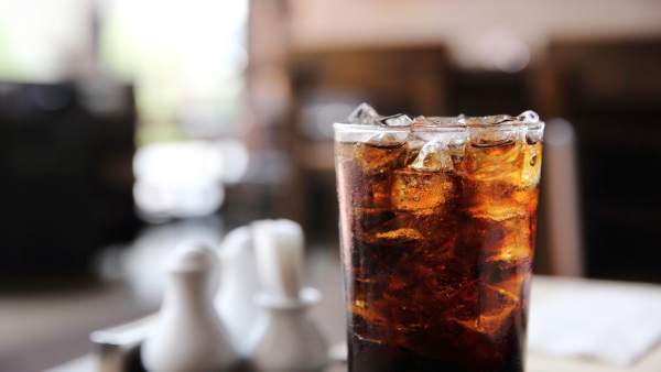 Incluir los refrescos en la dieta habitual de los niños tiene graves efectos. Incluir los refrescos en la dieta habitual de los niños tiene graves efectos.