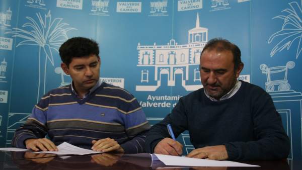 Acuerdo entre el Ayuntamiento de Valverde del Camino y Apimad. Acuerdo entre el Ayuntamiento de Valverde del Camino y Apimad.
