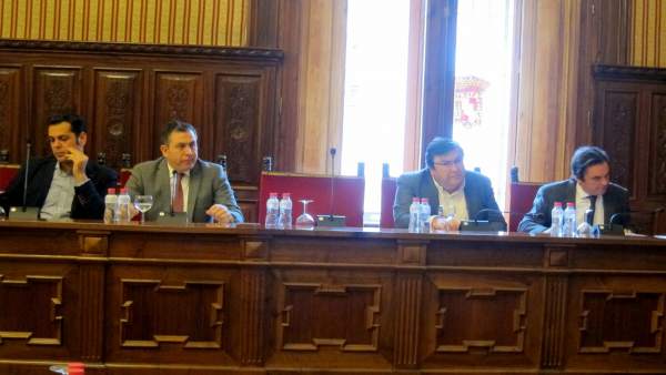 Moreno (1d), en el reciente pleno de Diputación en el que pasó a no adscrito. Moreno (1d), en el reciente pleno de Diputación en el que pasó a no adscrito.
