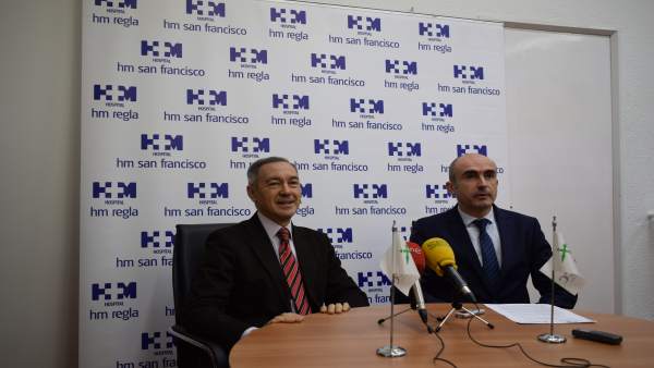 Acto de la firma del convenio entre AECC y Hospital HM Regla. Acto de la firma del convenio entre AECC y Hospital HM Regla.