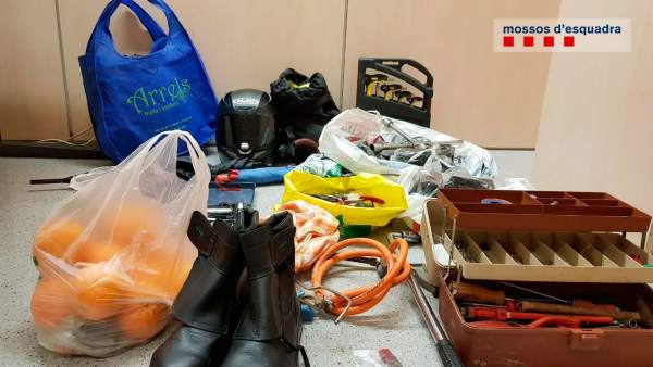 Dos detenidos por 12 robos en furgonetas y en dos pisos de Tarragona Dos detenidos por 12 robos en furgonetas y en dos pisos de Tarragona