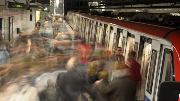 Andén de la L1 del Metro de Barcelona Andén de la L1 del Metro de Barcelona