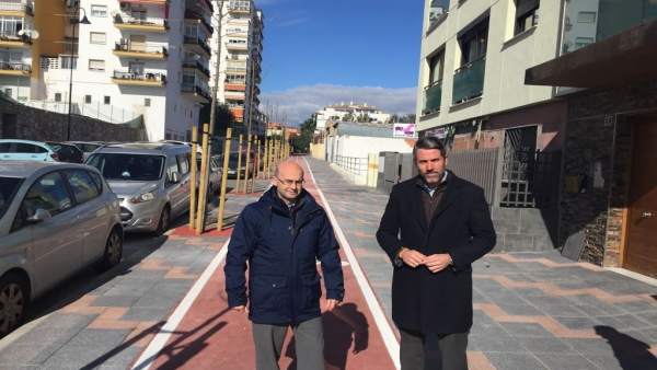 El alcalde de Mijas visita la calle Ébano tras su remodelación integral El alcalde de Mijas visita la calle Ébano tras su remodelación integral