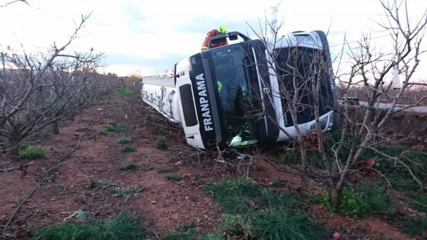 Camión volcado en Alginet Camión volcado en Alginet