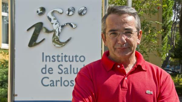 Resultado de imagen de Julio Ruiz doctor en física y  jefe de epidemiología del IS Carlos III