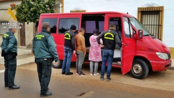 'La Guardia Civil Detiene A Tres Miembros De Un Grupo Familiar Por El Robo De 27 'La Guardia Civil Detiene A Tres Miembros De Un Grupo Familiar Por El Robo De 27