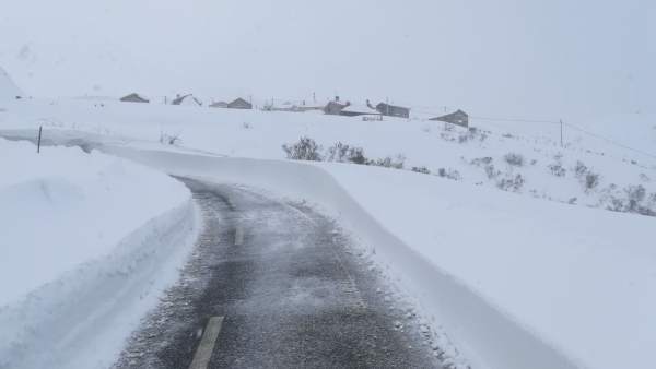 Nieve, necada, temporal, carretera con nieve, Asturias Nieve, necada, temporal, carretera con nieve, Asturias