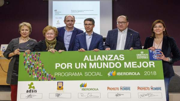 Foto de familia con todas las entidades. Foto de familia con todas las entidades.