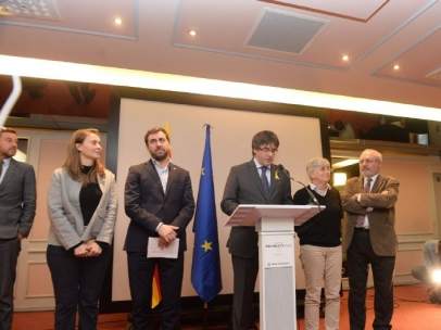 Meritxell Serret, Toni Comín, Carles Puigdemont, Clara Ponsatí y Lluís Puig