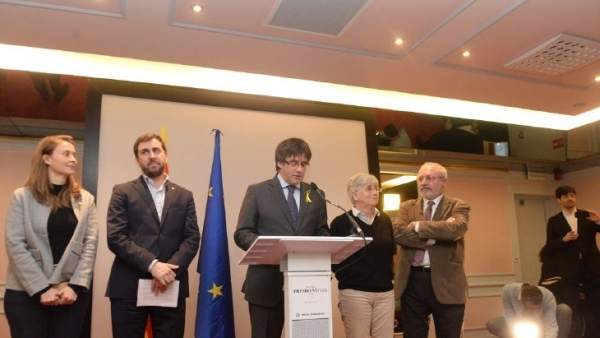 Meritxell Serret, Toni Comín, Carles Puigdemont, Clara Ponsatí y Lluís Puig Meritxell Serret, Toni Comín, Carles Puigdemont, Clara Ponsatí y Lluís Puig