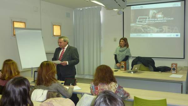 Alcalde inaugura el taller Alcalde inaugura el taller