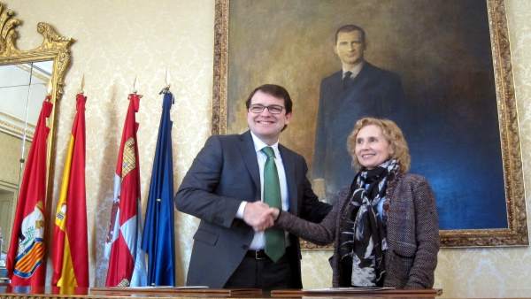 El alcalde de Salamanca y la rectora de la UPSA. El alcalde de Salamanca y la rectora de la UPSA.