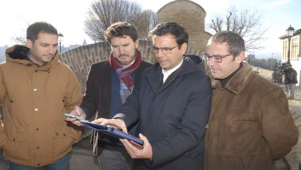 El alcalde de Granada, Francisco Cuenca, visita el Albaicín El alcalde de Granada, Francisco Cuenca, visita el Albaicín