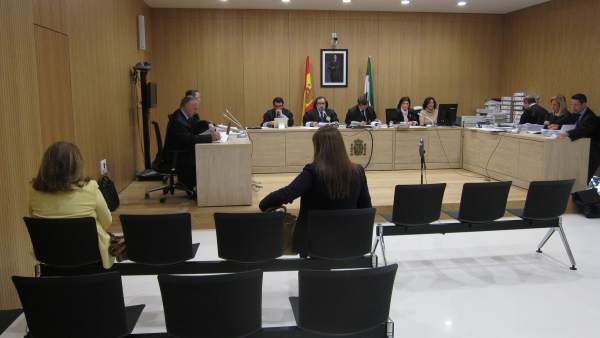 Juicio a la expresidenta y la exsecretaria general de la UMEC Juicio a la expresidenta y la exsecretaria general de la UMEC