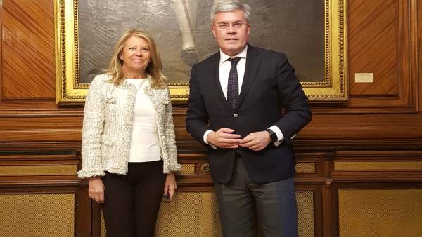 La alcaldesa de Marbella, Ángeles Muñoz, y el secretario de Estado de Hacienda La alcaldesa de Marbella, Ángeles Muñoz, y el secretario de Estado de Hacienda