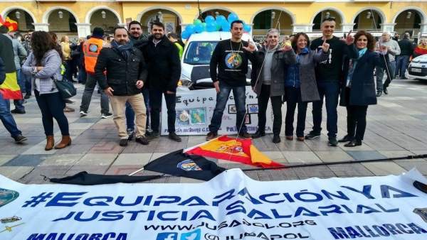 Cs en manifestación equiparación salarial Cs en manifestación equiparación salarial