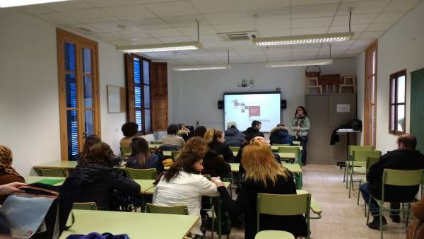 Momento de la charla en el CEPA Son Canals Momento de la charla en el CEPA Son Canals