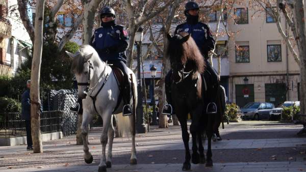 Policía Municipal a caballo Policía Municipal a caballo