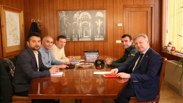 Juan José Primo Jurado y Juan Carretero con representantes de la AUGC Juan José Primo Jurado y Juan Carretero con representantes de la AUGC