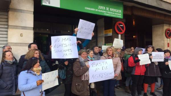 Concentración de trabajadores de centros de menores Concentración de trabajadores de centros de menores