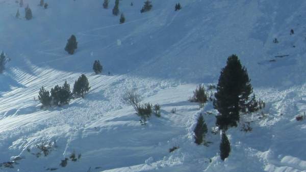 Alud en el Pirineo. Alud en el Pirineo.