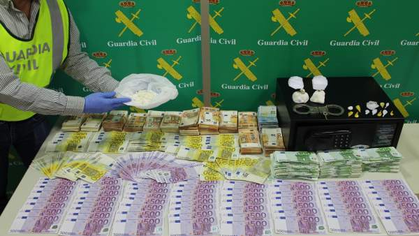 Droga y dinero intervenidos en la operación Droga y dinero intervenidos en la operación