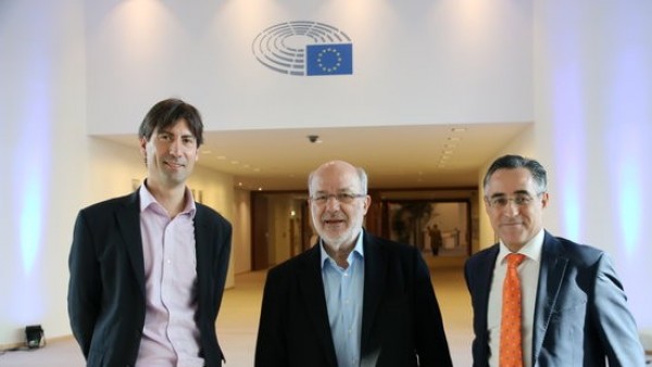 Los eurodiputados Jordi Solé, Josep-Maria Terricabras y Ramon Tremosa en el Parlamento Europeo. Los eurodiputados Jordi Solé, Josep-Maria Terricabras y Ramon Tremosa en el Parlamento Europeo.