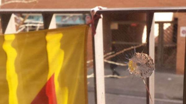 Ventana atacada con disparos de balines en Santa Perpètua de Mogoda Ventana atacada con disparos de balines en Santa Perpètua de Mogoda