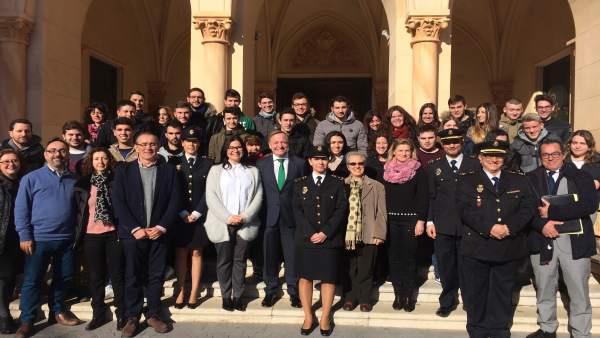 39 Colegios Piden 90 Charlas A Policía Y Guardia Civil 39 Colegios Piden 90 Charlas A Policía Y Guardia Civil