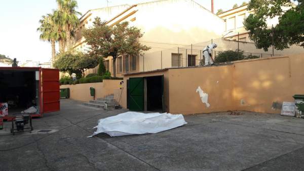 Retirada de amianto en el CEIP Luis de Góngora de Almodóvar del Río Retirada de amianto en el CEIP Luis de Góngora de Almodóvar del Río