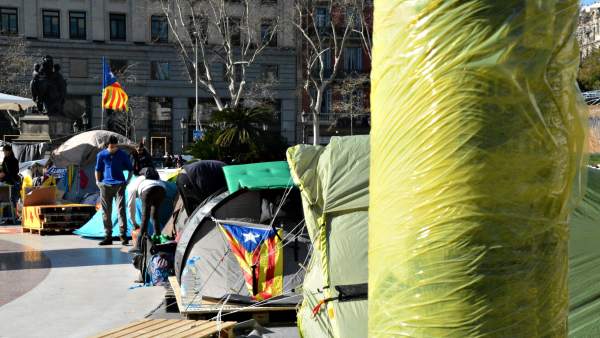 Acampada independentista en la plaza Cataluña de Barcelona. Acampada independentista en la plaza Cataluña de Barcelona.